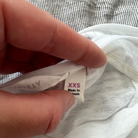 3/$10 🏷️ Athleta Workout Tank - Picture 6 of 8